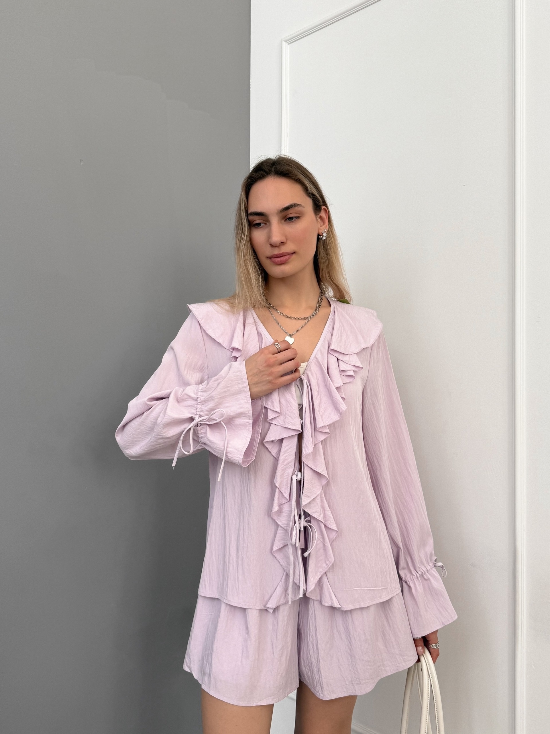 Костюм MoMo 7056 блуза с рюшами+корты легкие