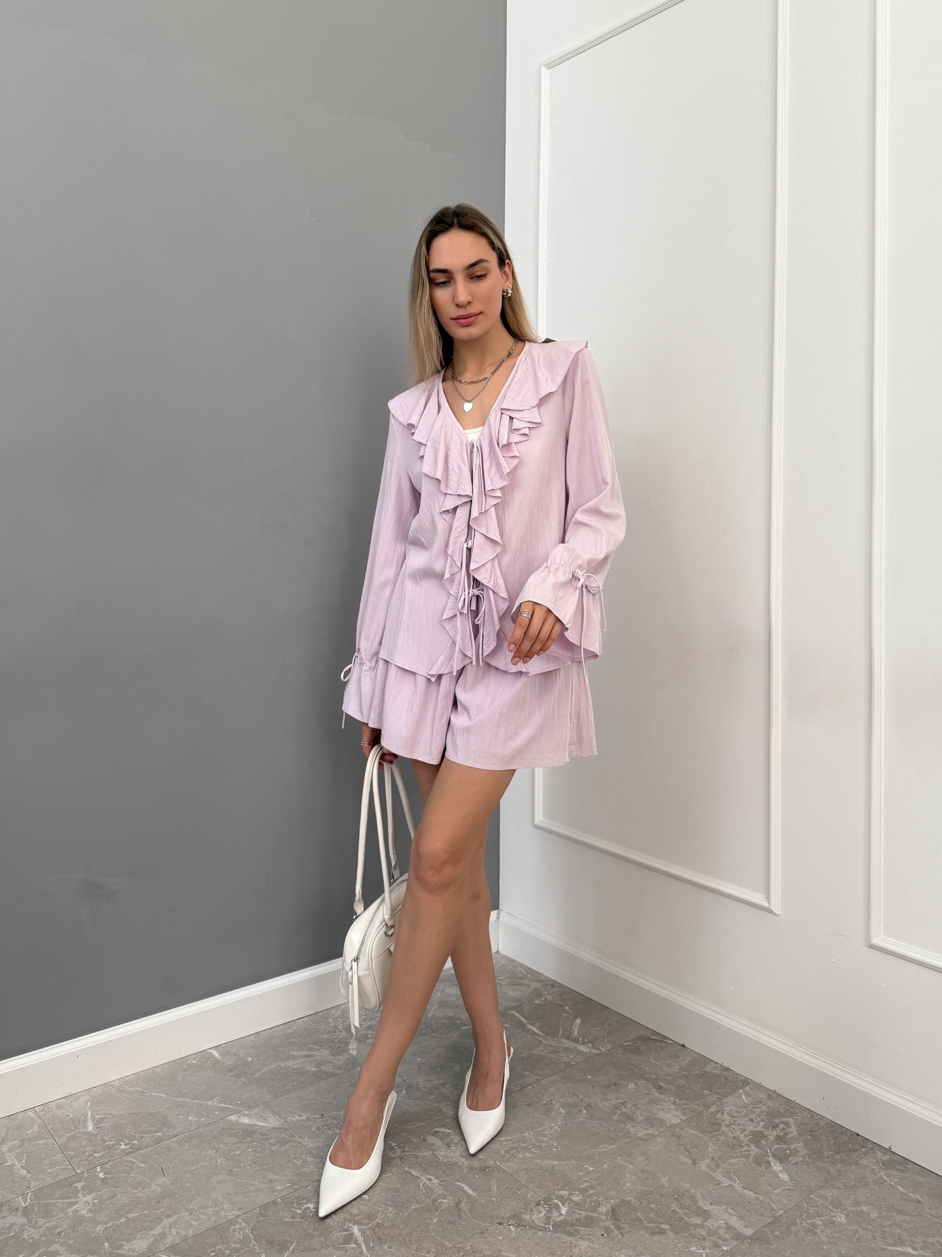 Костюм MoMo 7056 блуза с рюшами+корты легкие