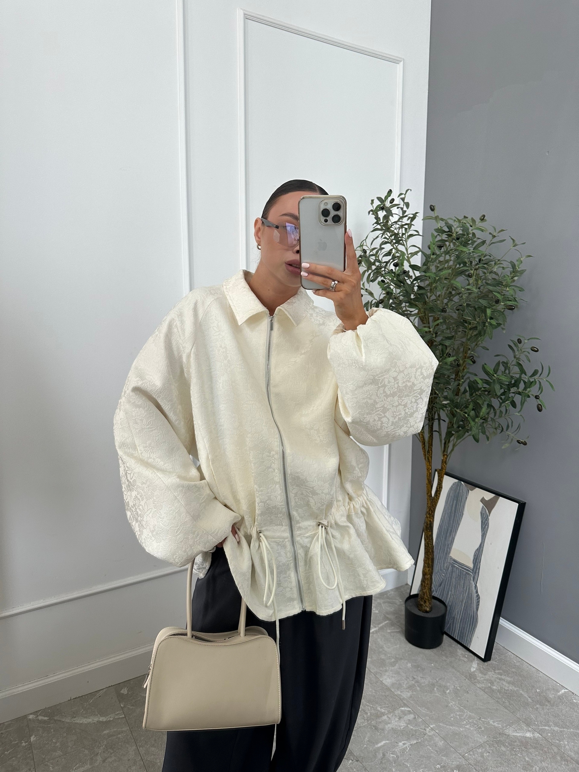 Куртка 33 Code 60027 вышивка цветы